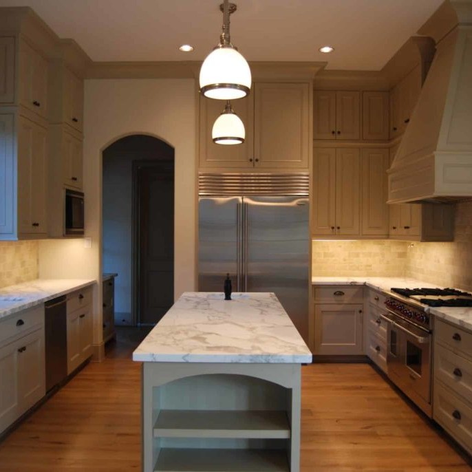 Traditional kitchen design in Houston with white marble countertops