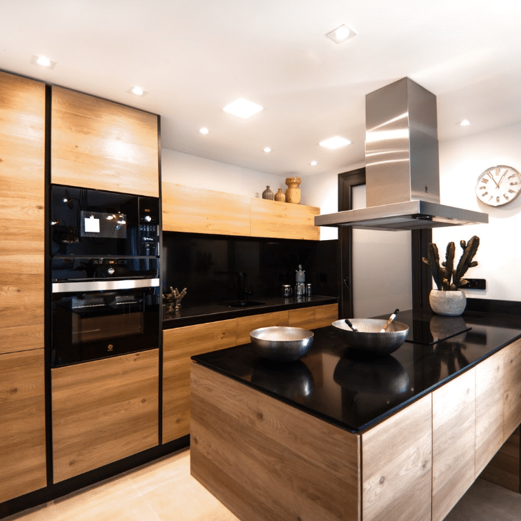 Neutral-toned transitional kitchen design