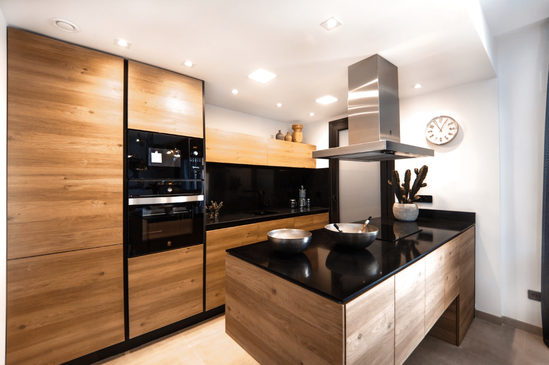 Neutral-toned transitional kitchen design